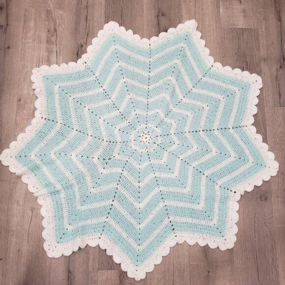 Handmade Crocheted Baby Blanket Star Pattern Soft Mint & White snowflake pattern - Picture 4 of 6